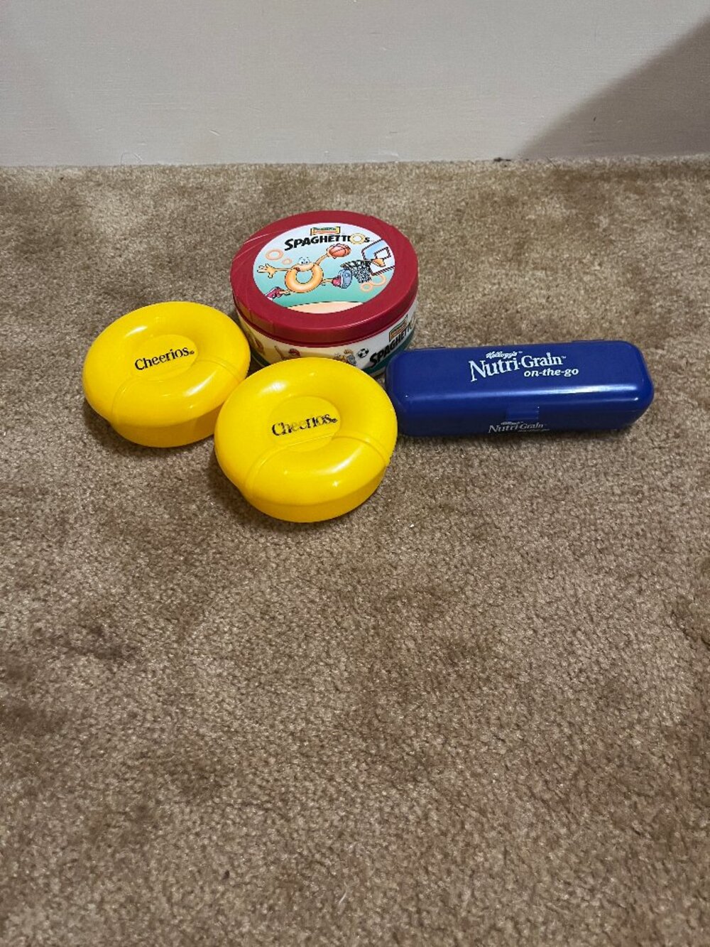Lot of kids food containers, Cheerios, Nutri-grain, Spaghetti'os, free ship